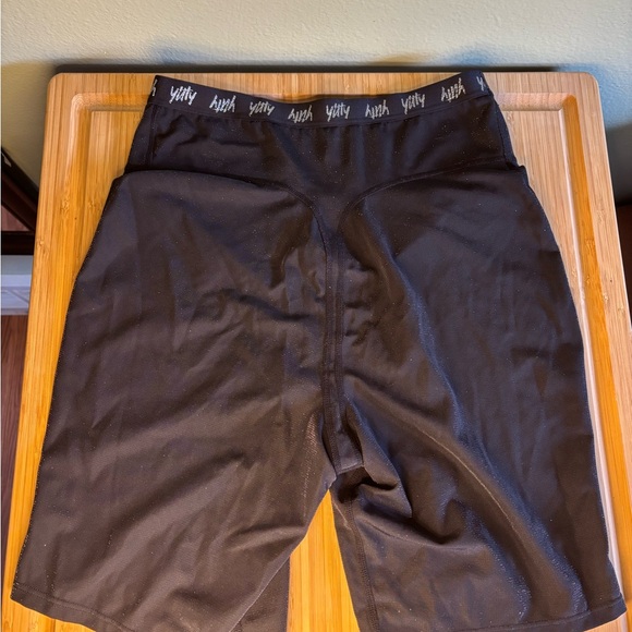 Yitty Shorts - Picture 4 of 4